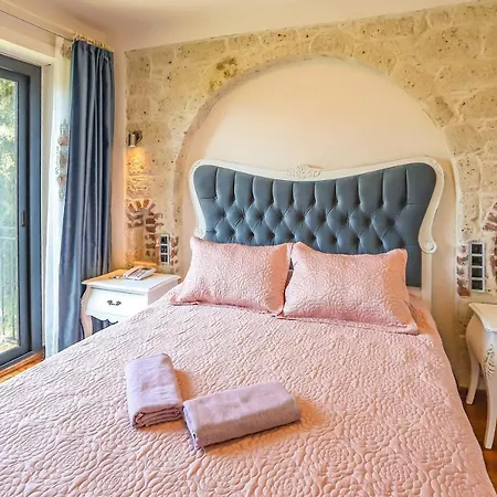 Amour Boutique Hotel *